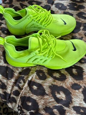 Nike Neon Lime/Black Performance Running Shoes